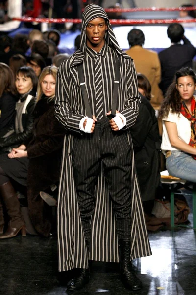 Look 17